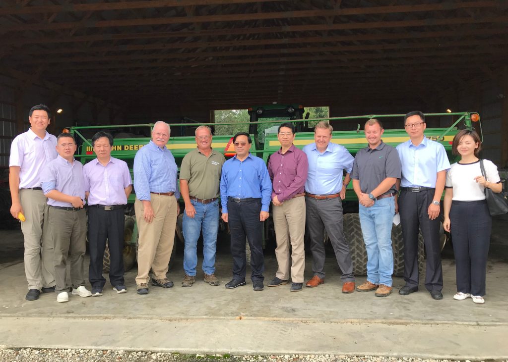 a group photo of a Chinese Delegation visiting a farm in Talbot County, Maryland