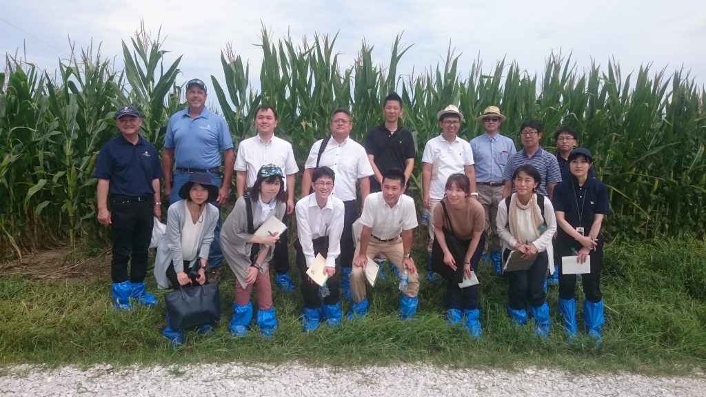 Japan Biotech Team- group photo of team standing in a corn field